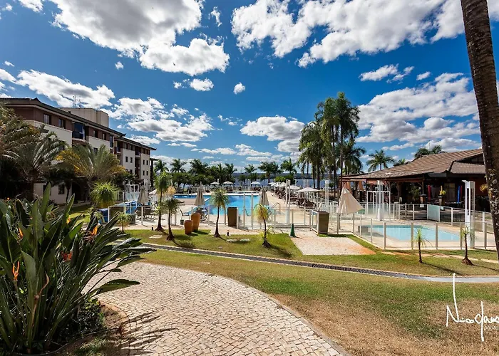Life Resort beira lago próx a esplanada